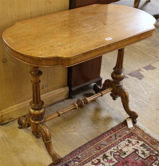 Victorian stretcher table on walnut base(-)